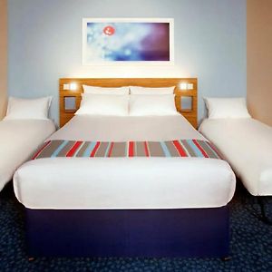 Travelodge Woking Central